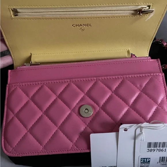 CHANEL PINK 21P WOC IRIDESCENT HARDWARE LIMITED EDITION Beautiful 💕 ❌sold FF❌ - Picture 11 of 16